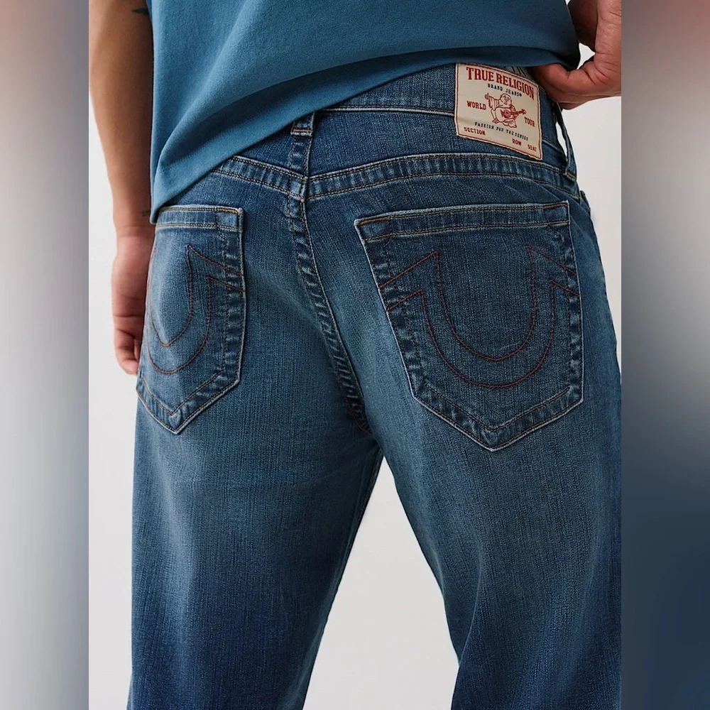 True Religion Ricky relaxed straight jeans in excellent condition dark wash 34